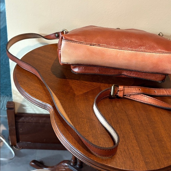 Patricia Nash  leather Crossbody bag cut out leather trim  brown large front poc - Picture 10 of 13